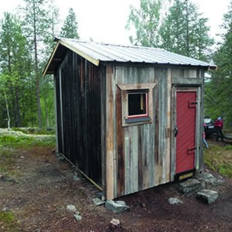 Den nyyrenoverade stenhuggarstugan